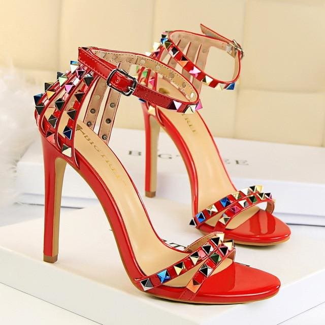 Trendy Strappy Buckle Sandals - Red / 4.5